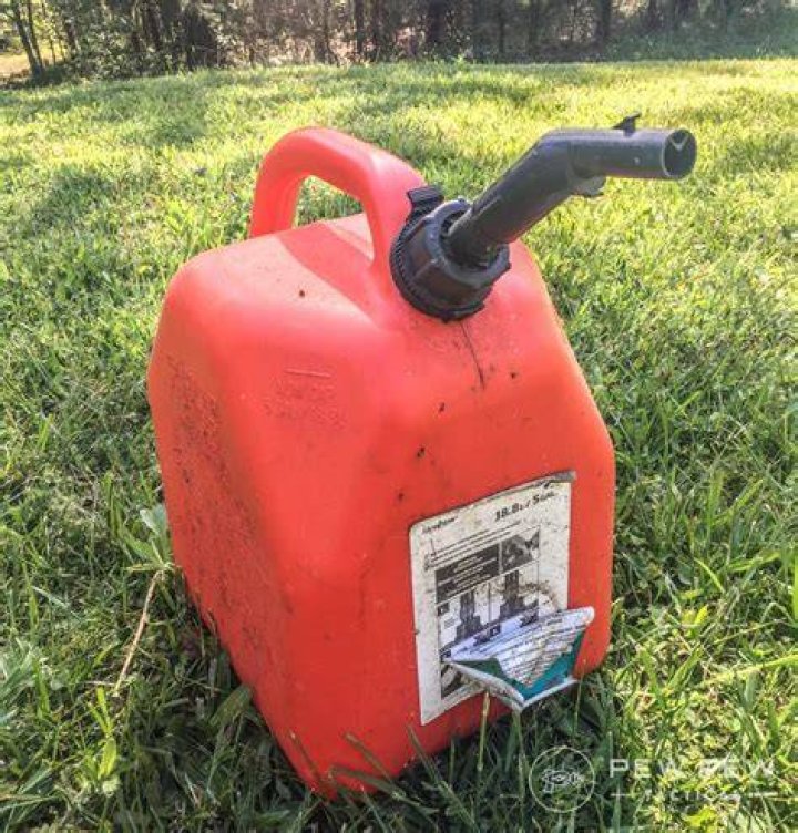 Can you keep a gas can in your garage?