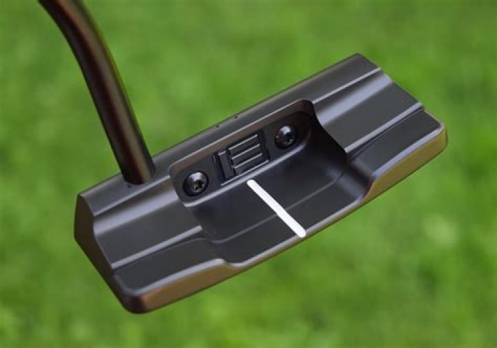 Do any pro golfers use Evnroll putters?
