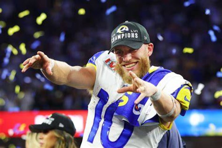 How many wide receivers won MVP?
